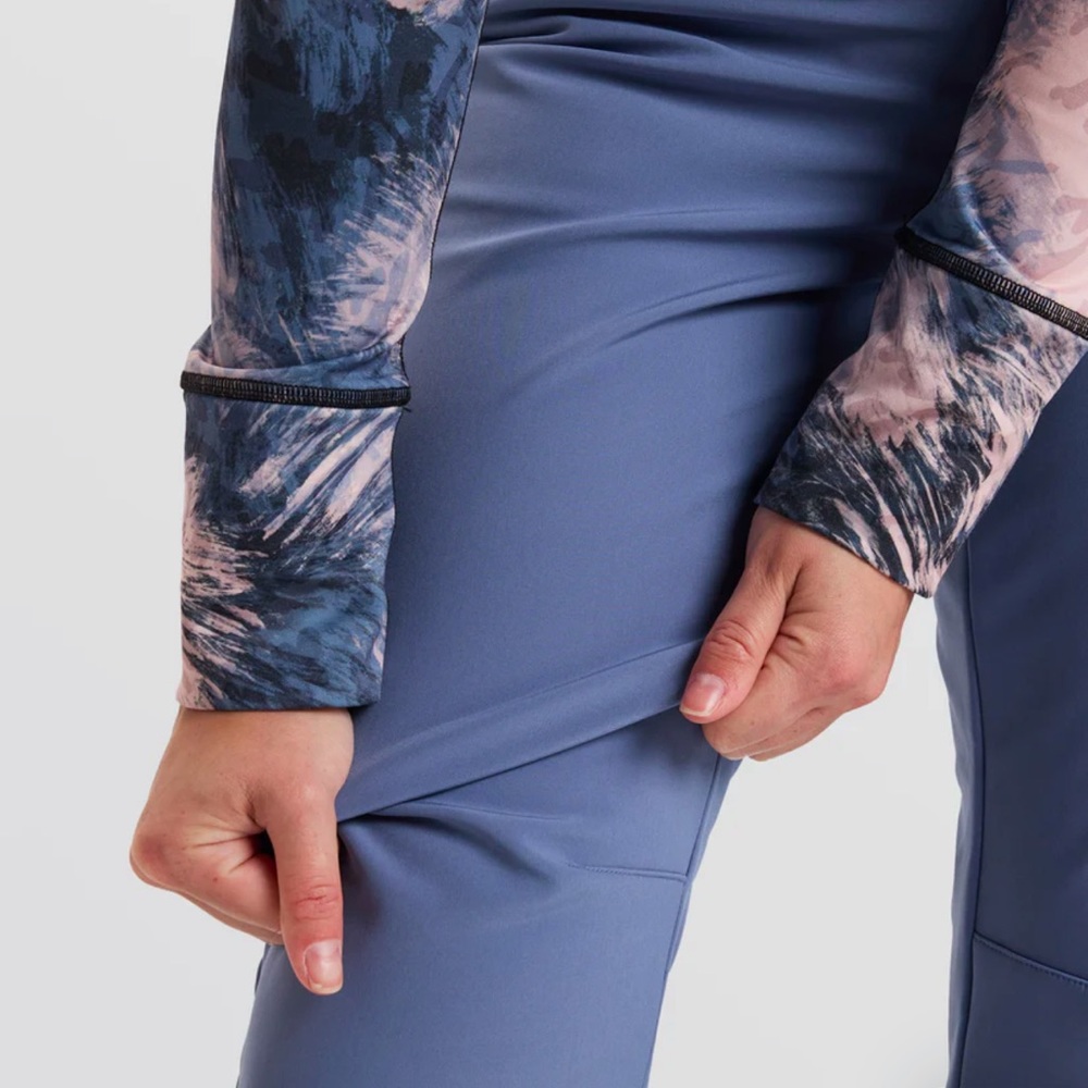 Roxy Rising High Snow Pants - Picture 6 of 9